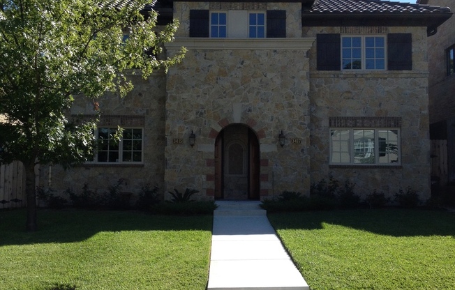 Townhouse in the heart of Monticello!