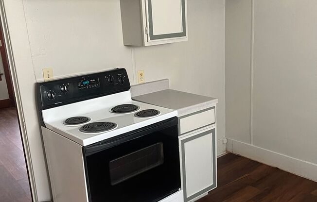 2 beds, 1 bath, $650