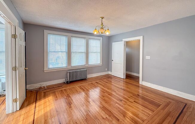 2 beds, 1 bath, 574 sqft, $1,995, Unit 257 Sheffield Ave Unit 1