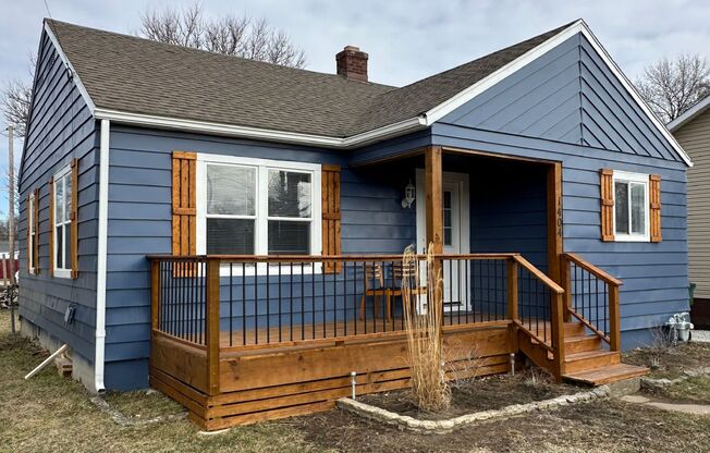 Immediate Move-In! Renovated 2BR House Near Ball State w/ Fireplace & Outdoor Space