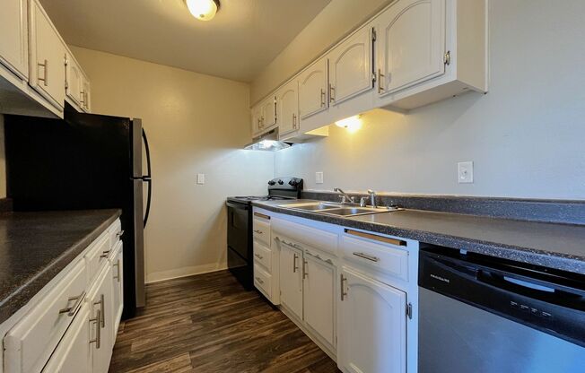 2 beds, 1 bath, 800 sqft, $895, Unit Unit 12