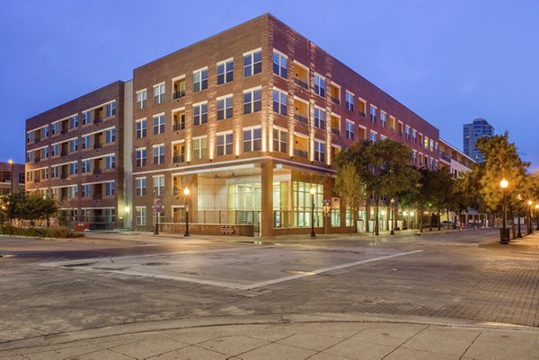 555 Ross Apartments in Dallas