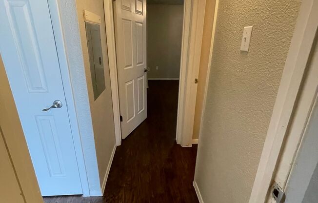 2 beds, 1 bath, 800 sqft, $990, Unit 224