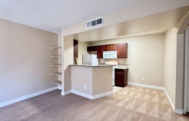 Americana LC - 5162 S. Jones Blvd #206 / 1 Bed & 1 Bath / Gated Community