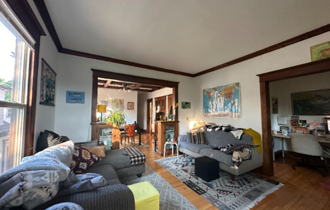 7 BARTON AVE SE