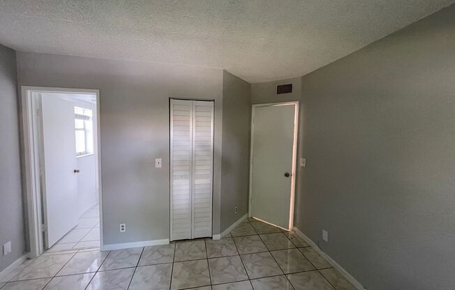 3 beds, 2 baths, 1,217 sqft, $2,300