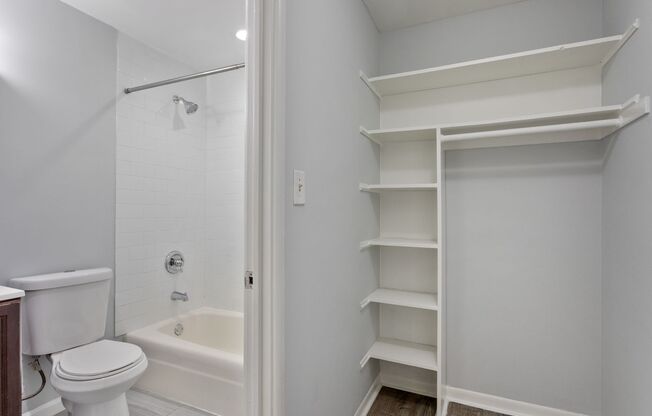 Studio, 1 bath, 340 sqft, $1,425, Unit 306