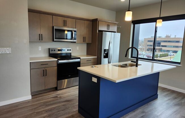 2 beds, 2 baths, 1,028 sqft, $1,675, Unit 314