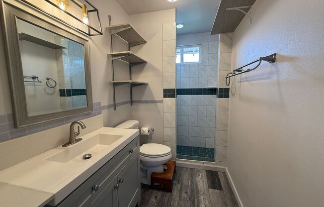 Unfurnished 2 bed/1 bath Kula Cottage with fully fenced yard