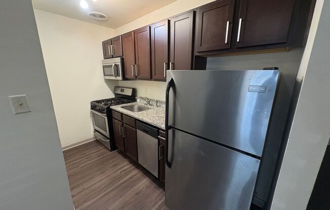 1 bed, 1 bath, 480 sqft, $1,165, Unit 201