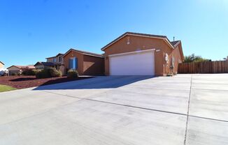 4 beds, 3 baths, $2,500