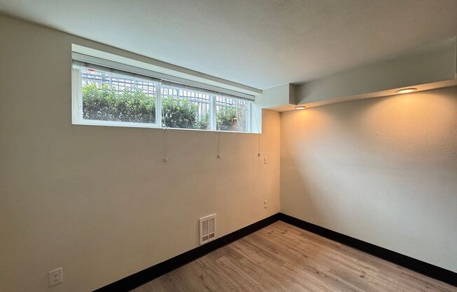 Studio, 1 bath, 350 sqft, $1,000, Unit 114