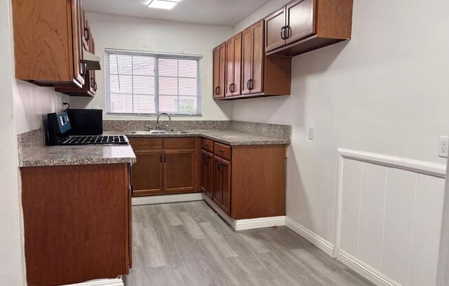 Charming 1-bedroom, 1-bath apartment located in a desirable area of Burbank.