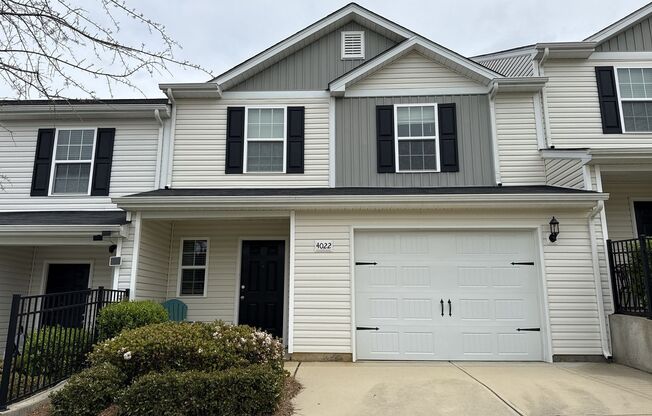 Townhome in Pawcreek Village!
