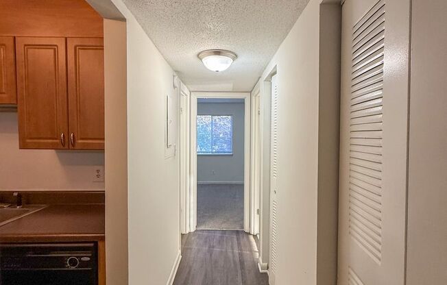 3 beds, 1.5 baths, 980 sqft, $1,275, Unit G4