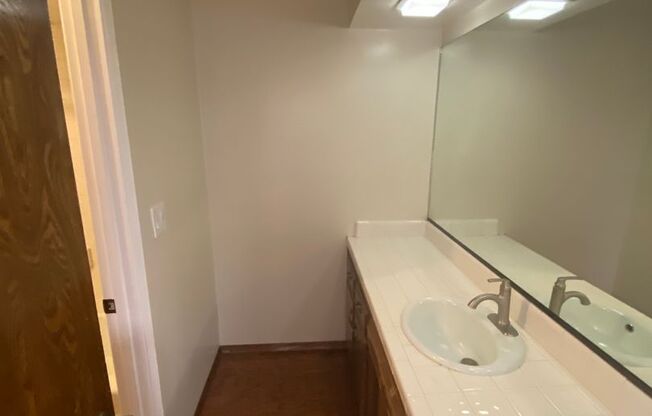 2 beds, 2 baths, $1,900, Unit UNIT 2