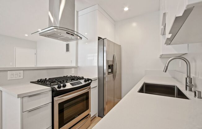 1451 Franklin St in Santa Monica!  Steps to SM Blvd and near the Water Garden.