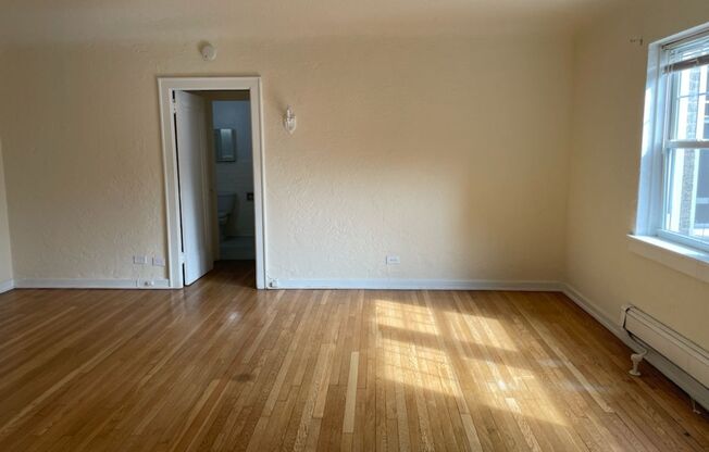 1 bed, 1 bath, 708 sqft, $1,340, Unit King Edward Annex 36