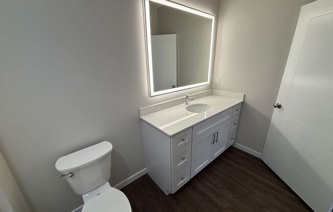 2 beds, 2 baths, 915 sqft, $1,495, Unit 204 - B957