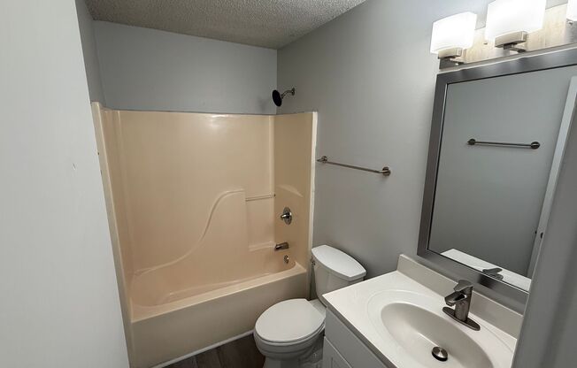 2 beds, 1 bath, 855 sqft, $1,049, Unit 3368-16