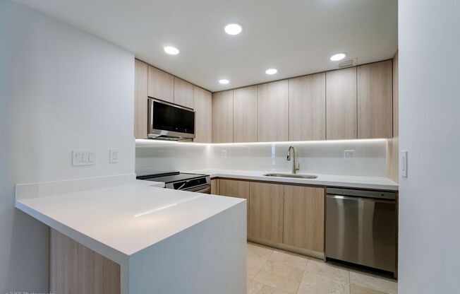 2 beds, 2 baths, $4,300, Unit unit 20H
