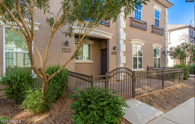 4762 E PORTOLA VLY DR