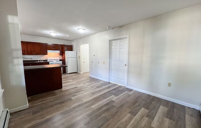 1 bed, 1 bath, 561 sqft, $1,300, Unit 39A2