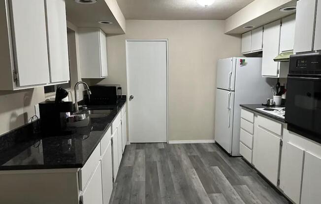 2 beds, 1 bath, 1,250 sqft, $2,400