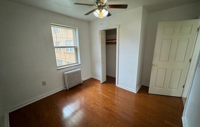 3 beds, 1 bath, $2,175, Unit 210C