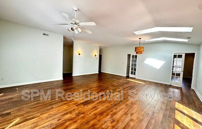 211 BIRDIE LN