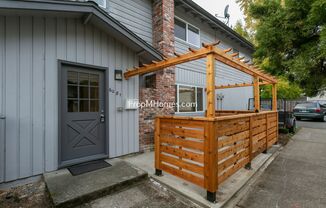 Charming 2-Bedroom Highland Hideaway - Deposit Special!