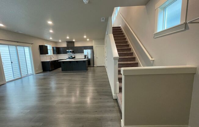 Spacious 4 bed/2.5 Bath Single Family Home Bethany! Full Solar!! Close to Forest Park, Springville Meadows, and highway access! Custom Storage throughout