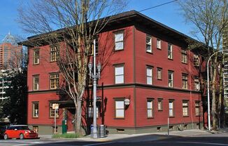 SPRING SPECIAL: Charming + Spacious Vintage 1-Bedroom in Downtown!