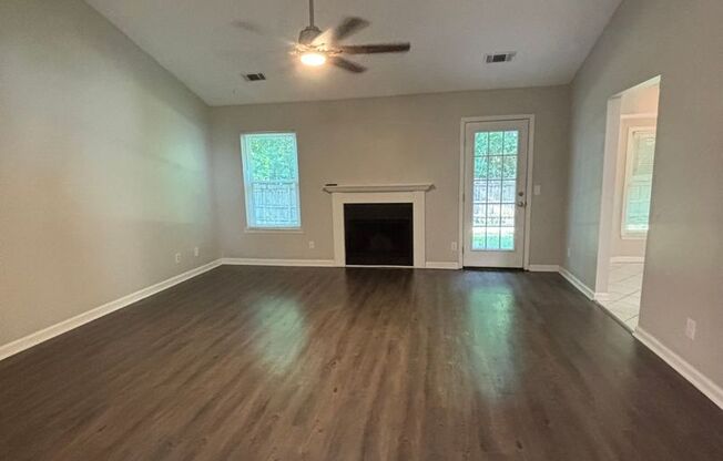 Don’t Miss Out on This Charming 3 Bed, 2 Bath Home in Georgetown!