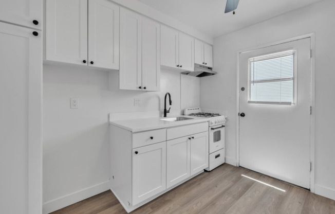 Studio, 1 bath, 400 sqft, $1,895, Unit 350