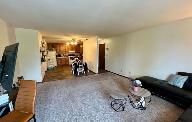 2 beds, 1 bath, $1,295, Unit 34