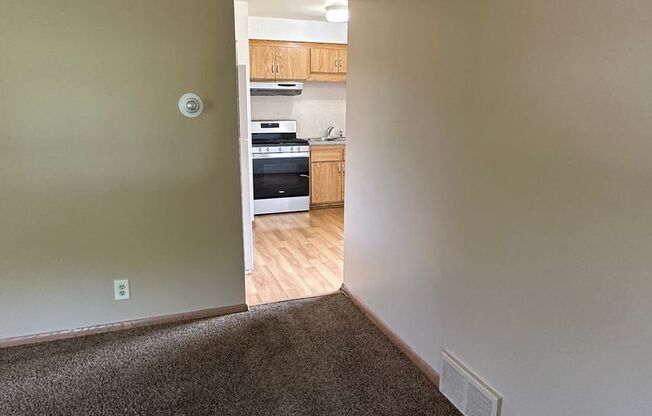 Columbia Heights Upper Level Duplex, Large Yard, Garage, Private Laundry,  Pets Welcome