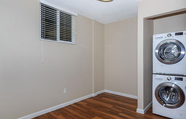 2 beds, 2 baths, 955 sqft, $2,810, Unit Unit 92