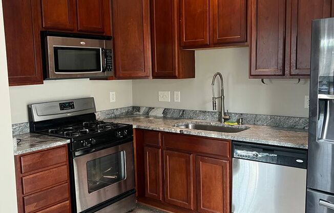 3 beds, 2.5 baths, $1,725, Unit Unit 101