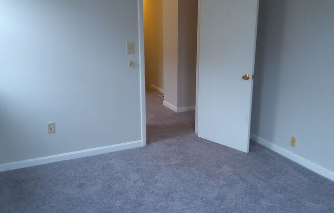 Little Italy Carriage House offering A/C and Laundry