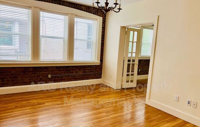 373 MORELAND AVE NE