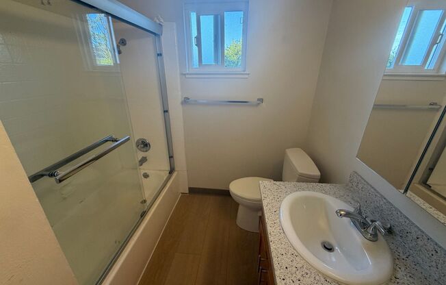 2 beds, 1.5 baths, 840 sqft, $2,975, Unit 240 # 20