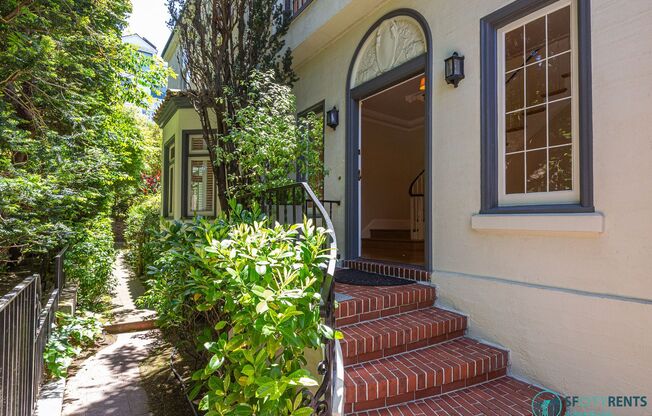 Pacific Heights: Remodeled Single Family Home w/ Garden, Rec Room & Double Car Garage