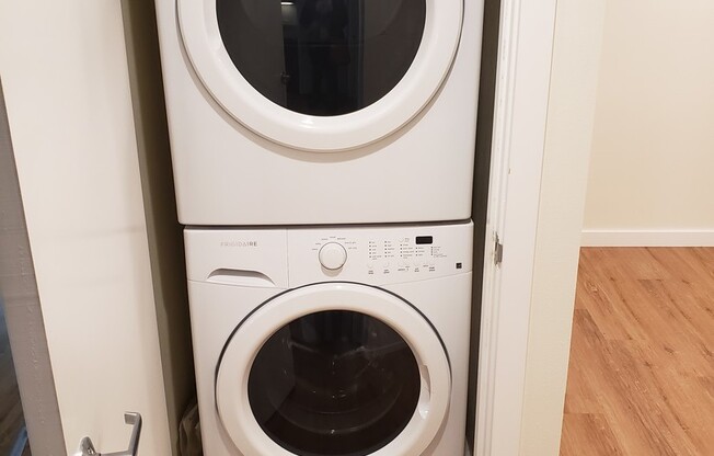 Studio, 1 bath, 410 sqft, $1,395, Unit 108