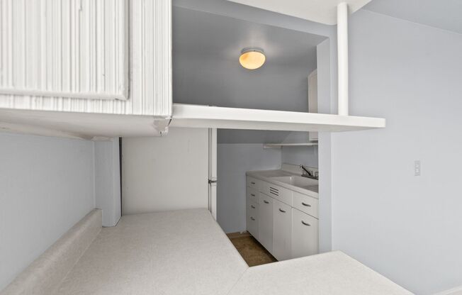 Studio, 1 bath, 420 sqft, $895, Unit 2