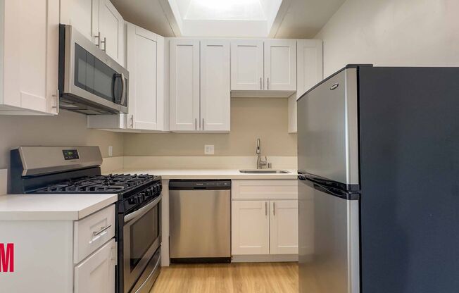 Studio, 1 bath, 300 sqft, $1,699, Unit 14