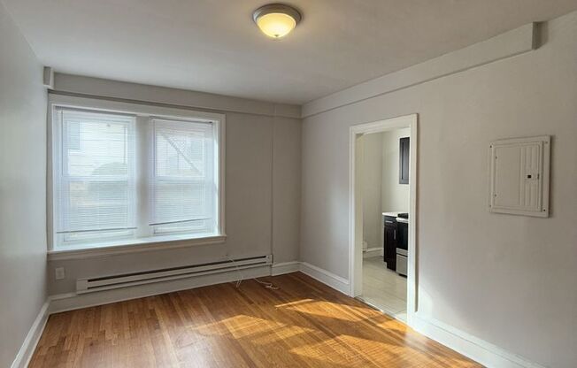 1 bed, 1 bath, $1,300, Unit B202
