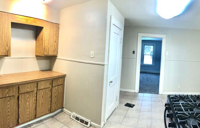 2 beds, 1 bath, $975