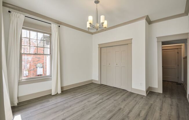 Beautifully Updated 1bd/1ba Condo in Midtown Walking Distance to Piedmont Park!