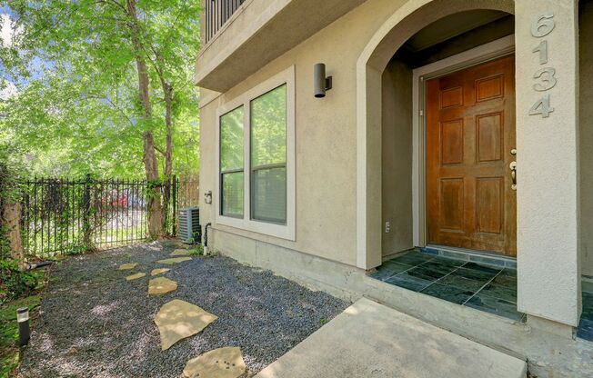 Townhouse in Rice Military for Lease! Move-in Ready